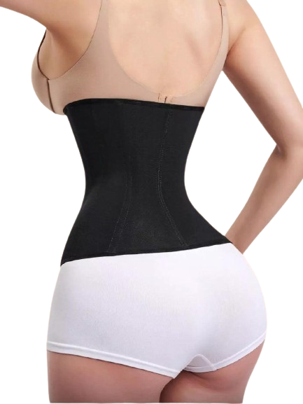 Cinturilla moldeadora negra de alta compresión vista trasera lateral en modelo