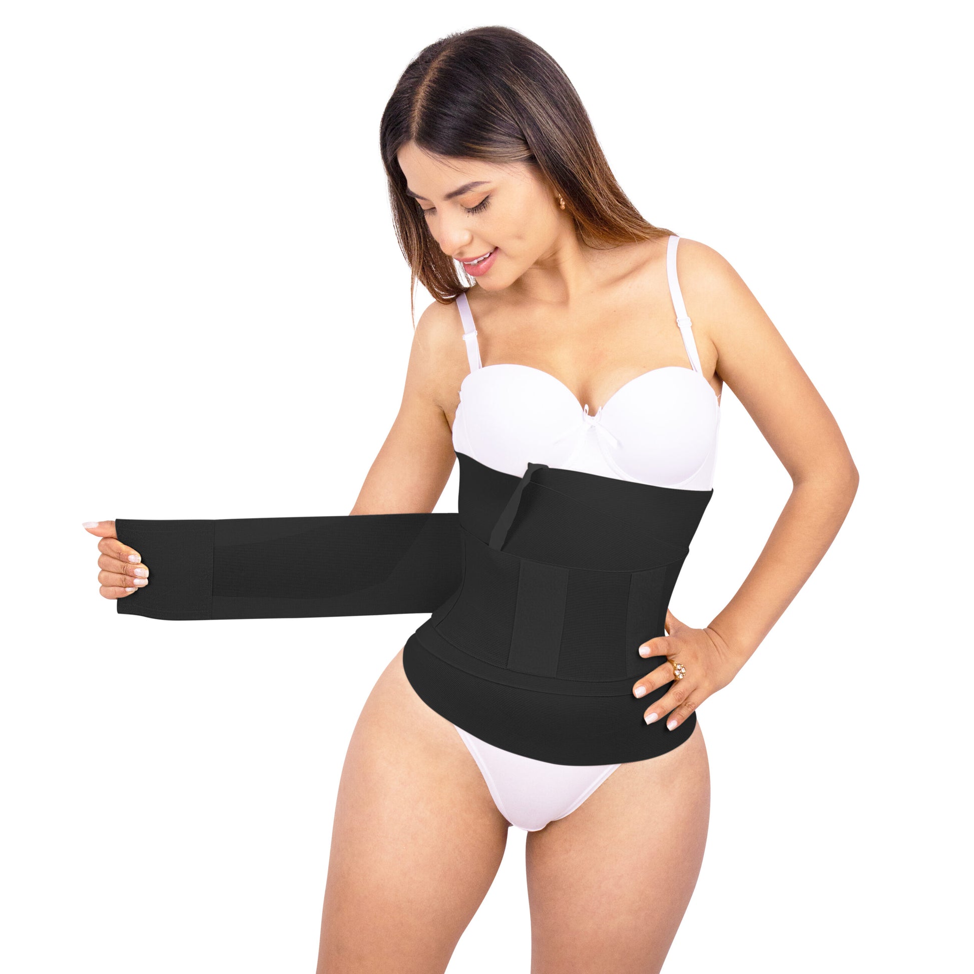 Cinta Invisible negra ajustándose alrededor de la cintura