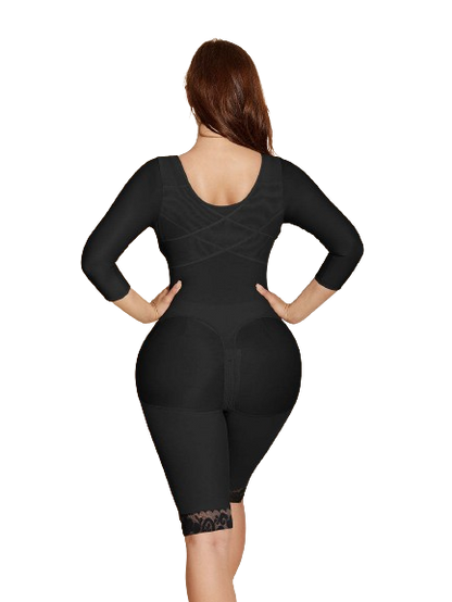 Vista trasera de faja cuerpo entero negra con diseño invisible y soporte lumbar.